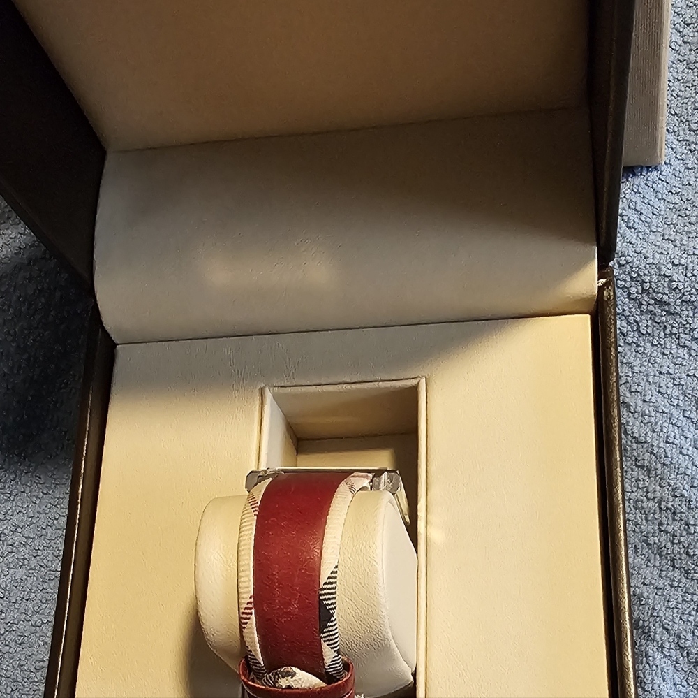 Burberry BU2152 Women’s Heritage Watch, Rectangular Face, Nova Check Strap & Box - Picture 7 of 15